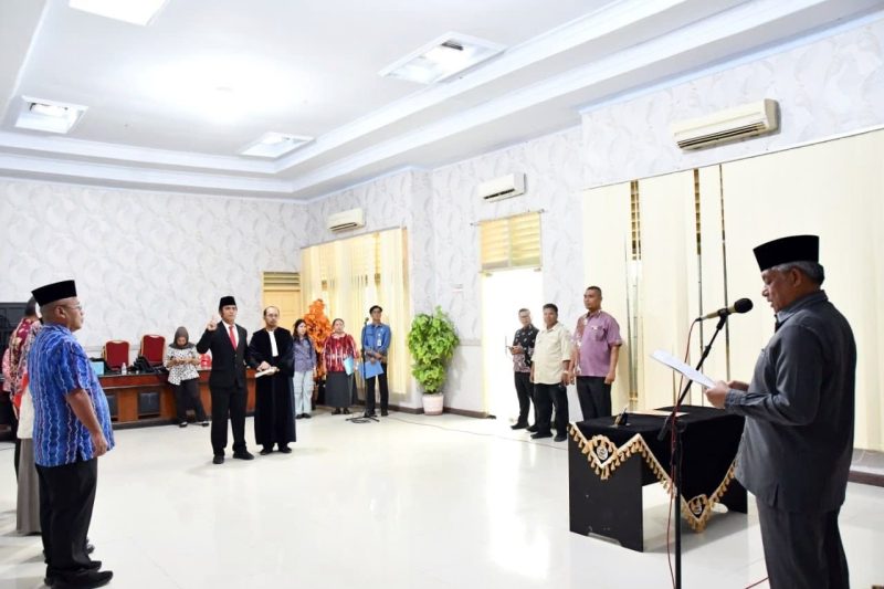 Wakili Bupati, Sekdakab Tapteng Lantik Bernardo Sondang Lumban Gaol sebagai Direktur Perumda Air Minum Mual Nauli (Dok-Poto)