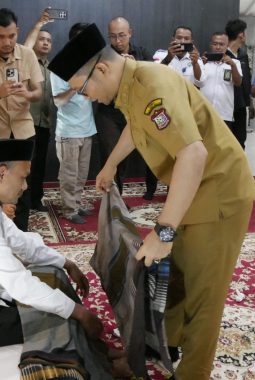 Pemko Tanjungbalai Bersama Forkopimda Upah-upah Wali Kota Mahyaruddin Sepulang Menunaikan Ibadah Haji.