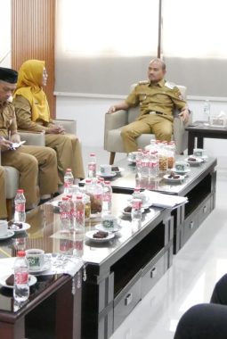 Wali Kota Mahyaruddin Salim Siap Mendukung Penuh Pembangunan Stadion Mini di Kota Tanjungbalai.
