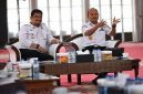 Audiensi Bersama Gubsu, Wali Kota Mahyaruddin Sampaikan Sejumlah Program Prioritas dan Usulan Pembangunan Wujudkan Tanjungbalai Sebagai Sentra Perikanan Provinsi Sumatera Utara. (Dok-Foto)