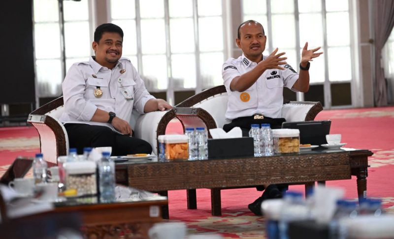 Audiensi Bersama Gubsu, Wali Kota Mahyaruddin Sampaikan Sejumlah Program Prioritas dan Usulan Pembangunan Wujudkan Tanjungbalai Sebagai Sentra Perikanan Provinsi Sumatera Utara. (Dok-Foto)