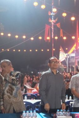 Wakil Wali Kota Tanjungbalai Hadiri Hari Ulang Tahun Dewa Ki Hu Ong Ya dan Ritual Bakar Replika Tongkang.
