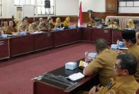 Pimpin Rakorpem, Wali Kota Mahyaruddin Salim Sampaikan Sejumlah Pesan Penting Dalam Mewujudkan Program Strategis Kinerja OPD Pemko Tanjungbalai Berjalan Optimal. (Dok-Foto)