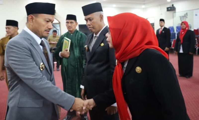Wali Kota Tanjungbalai Lantik 16 Pejabat, Tegaskan Fokus Peningkatan Kinerja, Inovasi, Kolaborasi, Disiplin dan Siap Menjadi Duta Daerah Mewujudkan Tanjungbalai EMAS. (Dok-Foto)