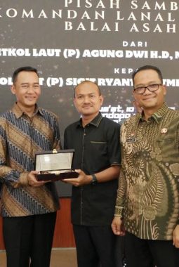 Wali Kota dan Wakil Wali Kota Tanjungbalai Hadiri Pisah Sambut Danlanal TBA.