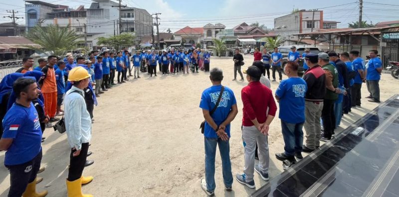 Kolaborasi Pemko Tanjungbalai dan DPC Partai Demokrat Gelar Gotong Royong Bersama Sukseskan Gerakan Langit Biru Indonesia ASRI. (Dok-Foto)