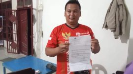 Gabriel Campa Nella Ginting saat menunjukkan SP2HP Laporan yang diterima dari Polres Sibolga terkait laporannya (Dok-Poto)
