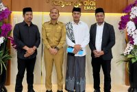 Wali Kota Tanjungbalai Berangkatkan M. Rijal Hafiz Al Muttaqin Nasution Calon Mahasiswa Kuliah ke Al-Ahgaff University Yaman. (Dok-Foto)