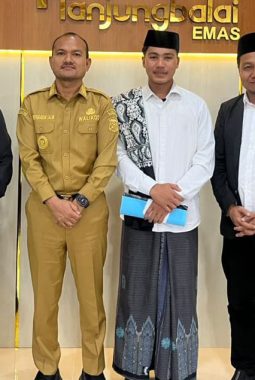 Wali Kota Tanjungbalai Berangkatkan M. Rijal Hafiz Al Muttaqin Nasution Calon Mahasiswa Kuliah ke Al-Ahgaff University Yaman.