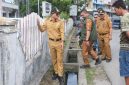 Wali Kota Mahyaruddin Monitoring Lapangan dan Cek Kondisi Gorong-gorong Serta Drainase di Beberapa Lokasi Kecamatan Tanjungbalai Selatan. (Dok-Foto)