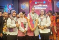 Ny. Rismawaty Masinton Pasaribu, bersama Staf Ahli I TP PKK Tapteng, Ny. Masnoni Mahmud Efendi, menghadiri Bimbingan Teknis (Bimtek) TP PKK Kabupaten/Kota se-Sumatera Utara (Dok-Poto)