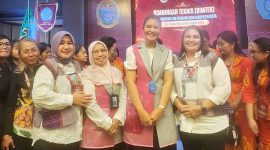 Ny. Rismawaty Masinton Pasaribu, bersama Staf Ahli I TP PKK Tapteng, Ny. Masnoni Mahmud Efendi, menghadiri Bimbingan Teknis (Bimtek) TP PKK Kabupaten/Kota se-Sumatera Utara (Dok-Poto)