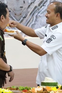 Wali Kota Tanjungbalai Bersama Forkopimda Kompak Beri Kejutan Spesial di Hari Bhakti Adhyaksa ke-66.