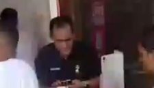 Efrin Lurah Aur Kedapatan Nongkrong Di Salah Satu Kafe di Kecamatan Medan Timur Saat Jam Kerja (Dok-Foto)