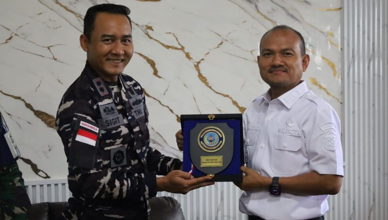 Wali Kota Tanjungbalai Terima Kunjungan dan Silaturahmi Dan Lanal TBA Letkol Laut (P) Sigit Ryanto.(Dok-Foto)