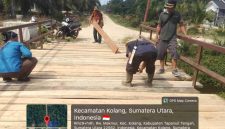 Kekhawatiran muncul karena jembatan tersebut dilintasi warga setiap hari untuk beraktivitas (Dok-Poto)
