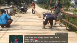 Kekhawatiran muncul karena jembatan tersebut dilintasi warga setiap hari untuk beraktivitas (Dok-Poto)