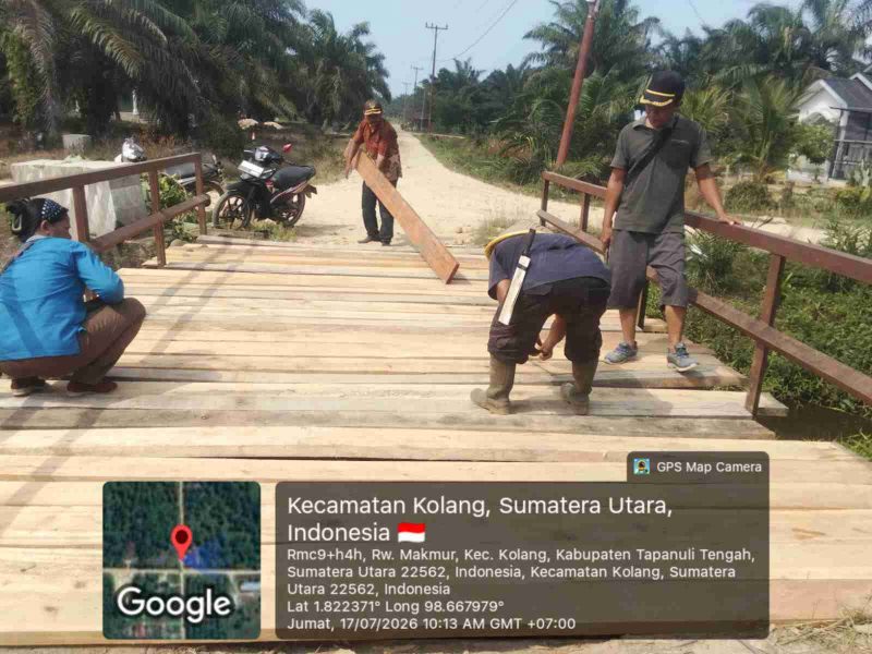 Kekhawatiran muncul karena jembatan tersebut dilintasi warga setiap hari untuk beraktivitas (Dok-Poto)