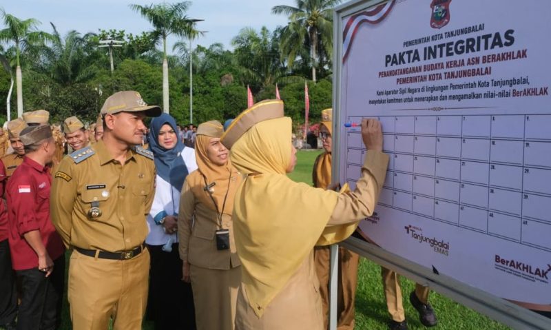 Wali Kota Mahyaruddin Salim Launching Penerapan ASN BerAKHLAK, ASN Pemko Tanjungbalai Harus Memiliki Semangat 