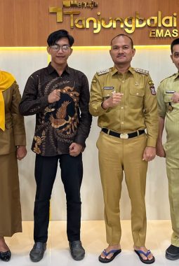 Wali Kota Tanjungbalai Terima Kunjungan Ahmad Faris Hidayah Peraih 5 Penghargaan Pada Ajang Project Ilmiah SDGs Tingkat Internasional di Malaysia.