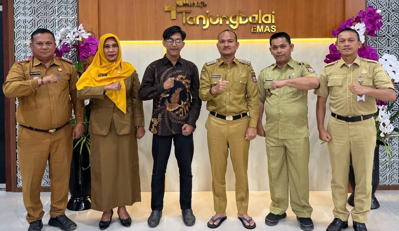 Wali Kota Tanjungbalai Terima Kunjungan Ahmad Faris Hidayah Peraih 5 Penghargaan Pada Ajang Project Ilmiah SDGs Tingkat Internasional di Malaysia.(Dok-Foto)