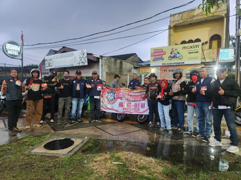 Bikers D'Legend mengadakan kegiatan pembagian bendera dan stiker sebanyak 3000,Dalam rangka memperingati HUT Republik Indonesia ke 81, (Dok-Foto)