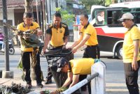 Polres Kebumen menggelar Sambut HUT Kemerdekaan RI ke 81, Polres Kebumen Bersihkan Asrama dan Jalan Sarbini,( Dok - Foto )