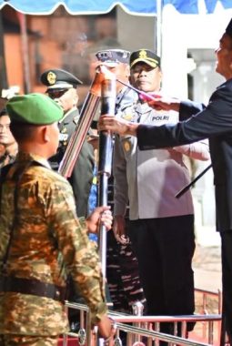 Wali Kota Tanjungbalai Lepas Pawai Obor Sambut HUT-81 Kemerdekaan RI.