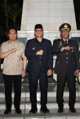 Kapolres Tanjungbalai Bersama Forkopimda Laksanakan Apel Kehormatan dan Malam Renungan Suci di Taman Makam Pahlawan.