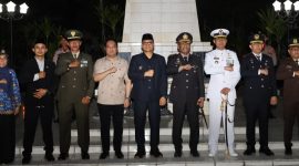 Kapolres Tanjungbalai Bersama Forkopimda Laksanakan Apel Kehormatan dan Malam Renungan Suci di Taman Makam Pahlawan.(Dok-Foto)