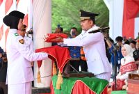 Wali Kota Tanjungbalai Pimpin Upacara Peringatan HUT Ke-81 Kemerdekaan RI Di Lapangan Sultan Abdul Jalil Rahmadsyah.(Dok-Foto)