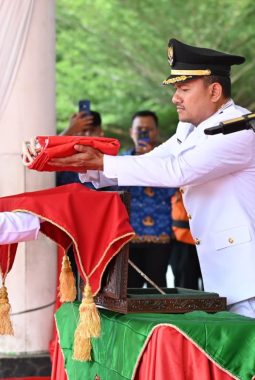 Wali Kota Tanjungbalai Pimpin Upacara Peringatan HUT Ke-81 Kemerdekaan RI Di Lapangan Sultan Abdul Jalil Rahmadsyah.