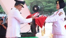 Wali Kota Tanjungbalai Pimpin Upacara Penurunan Bendera, Tutup Rangkaian HUT ke-81 RI di Kota Tanjungbalai.(Dok-Foto)