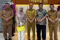 Bertemu Siti Rafiqah Zahirah Panjaitan Perwakilan Indonesia Ikuti Deutschcamp 2026 di Vietnam, Wali Kota Tanjungbalai Beri Motivasi dan Apresiasi Prestasi Yang Diraih.(Dok-Foto)