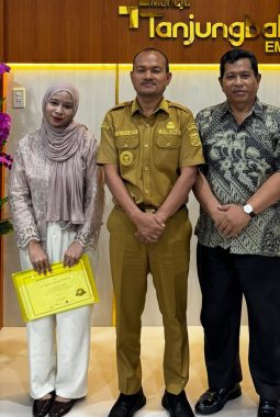 Bertemu Siti Rafiqah Zahirah Panjaitan Perwakilan Indonesia Ikuti Deutschcamp 2026 di Vietnam, Wali Kota Tanjungbalai Beri Motivasi dan Apresiasi Prestasi Yang Diraih.