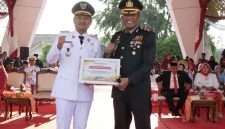 Wali Kota Mahyaruddin Salim Serahkan Penghargaan Bidang Ketahanan Pangan Kepada Kapolres Tanjungbalai.(Dok-Foto)