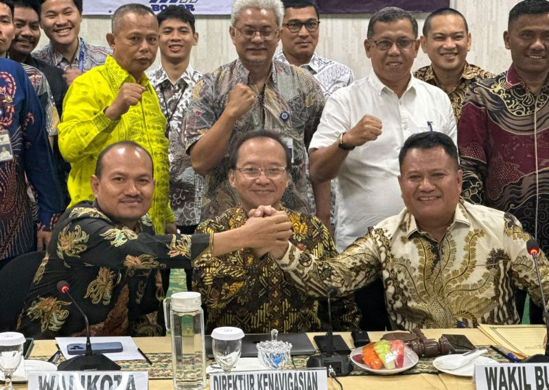 Wali Kota Mahyaruddin Salim Hadiri Rakor Sinkronidasi Bersama Kemenhub Terkait Aspek Teknis Penetapan Alur Pelayaran Masuk Pelabuhan Tanjungbalai Asahan.(Dok-Foto)