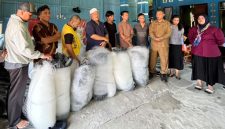 Pemko Tanjungbalai Terima Bantuan 292 Unit Alat Tangkap Ikan Dari Pemprovsu Kepada KUB Nelayan Di Kecamatan Teluk Nibung(Dok-Foto)