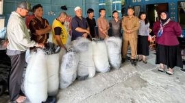 Pemko Tanjungbalai Terima Bantuan 292 Unit Alat Tangkap Ikan Dari Pemprovsu Kepada KUB Nelayan Di Kecamatan Teluk Nibung(Dok-Foto)