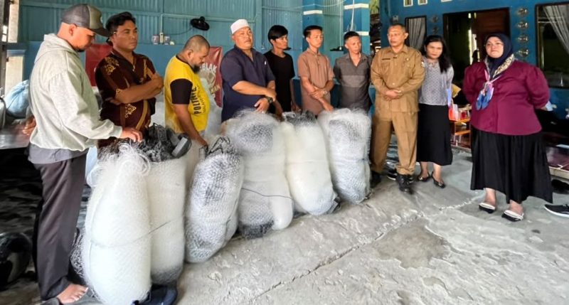 Pemko Tanjungbalai Terima Bantuan 292 Unit Alat Tangkap Ikan Dari Pemprovsu Kepada KUB Nelayan Di Kecamatan Teluk Nibung(Dok-Foto)