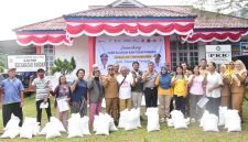 Masinton Pasaribu, S.H., M.H., pada hari Senin, 31 Agustus 2026, bertempat di Halaman Kantor Camat Pandan secara resmi melaunching penyaluran Bantuan Pangan alokasi bulan Juli, Agustus (Dok-Poto)