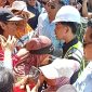 Wakil Presiden Republik Indonesia Gibran Rakabuming Raka dihadang warga korban bencana saat mengunjungi proyek pengendali banjir di Kelurahan Hutanabolon, Kecamatan Tukka, Kabupaten Tapteng (Dok-Poto)