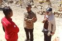 Salah seorang jurnalis yang protes saat dipersulit melakukan liputan olehvoknum Paspampres dan Staf Sekretariat Kepresidenan saat kunjung Wakil Presiden Gibran Rakabuming Raka di Hutanabolon (Dok-Poto)