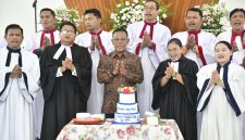 Masinton Pasaribu, SH, MH, menghadiri perayaan Hari Ulang Tahun (HUT) ke-49 Huria Kristen Batak Protestan (HKBP) Pandan Kota yang dilaksanakan di Gedung Gereja HKBP Pandan Kota pada Minggu, 6 September 2026 (Dok-Poto)