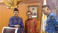 Bupati Masinton diterima langsung oleh Menteri Sosial RI, Saifullah Yusuf, bersama Wakil Menteri Sosial RI (Dok-Poto)