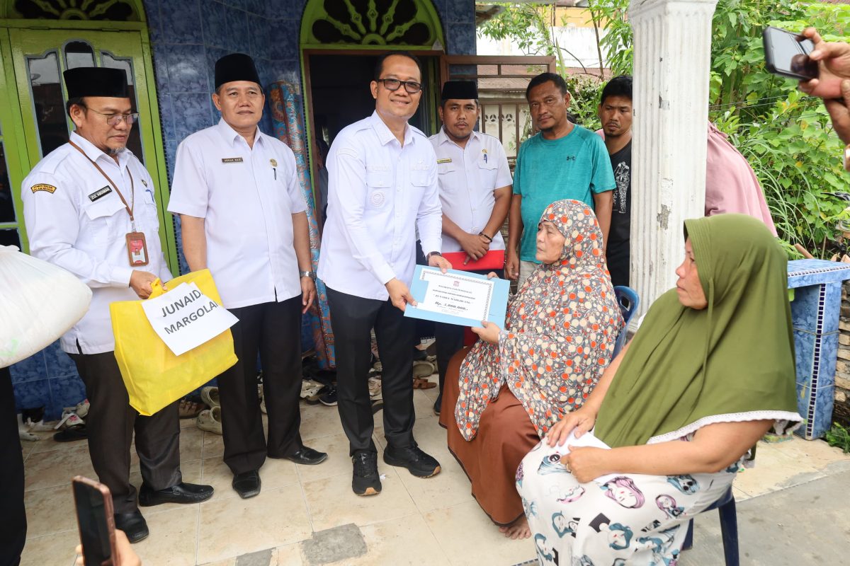 Wakil Wali Kota Tanjungbalai Bertemu dan Serahkan Bantuan kepada Warga Korban Kebakaran di Kelurahan Bunga Tanjung.(Dok-Foto)