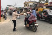 Aksi sosialisasi dan imbauan langsung kepada para pengguna jalan tersebut dipusatkan di kawasan Simpang Empat Terminal Baru dan Lampu Merah Pandan (Dok-Poto)