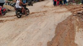 Lingkungan III. Kelurahan Huta Barangan, Kecamatan Sibolga Utara kini berubah menjadi jalur maut bagi pengendara (Dok-Poto)
