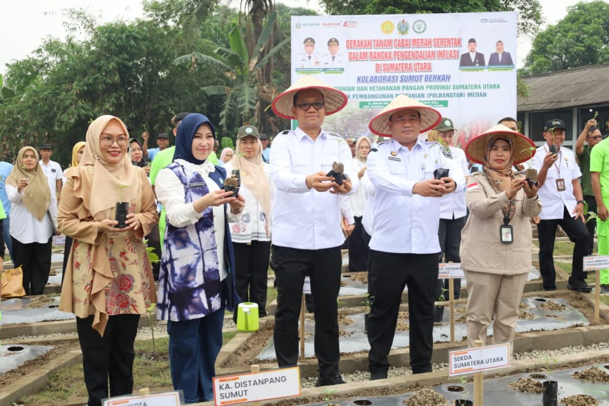 Wakil Wali Kota Tanjungbalai Bersama Ketua TP-PKK Hadiri Launching Kampus Mandiri Pangan dan Gerakan Tanam Serentak Cabai Sumut di Polbangtan Kementan Medan.(Dok-Foto)