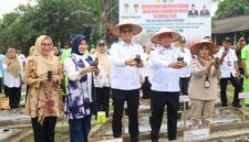 Wakil Wali Kota Tanjungbalai Bersama Ketua TP-PKK Hadiri Launching Kampus Mandiri Pangan dan Gerakan Tanam Serentak Cabai Sumut di Polbangtan Kementan Medan.(Dok-Foto)